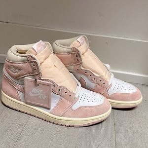 Jordan 1 Retro High OG
Washed Pink (Women's) size 8